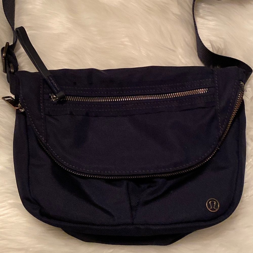 Lululemon shoulder bag